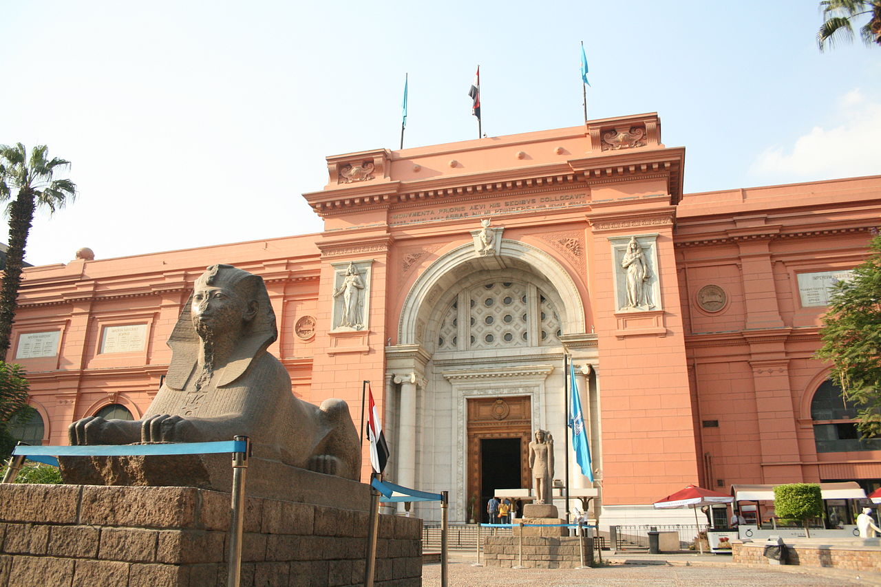 Façade of the Egyptian Museum. By Diego Delso, Wikimedia Commons.
